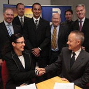 30042010SkystheLimitForKomatsuContractWithTelstra_1-(1).jpg